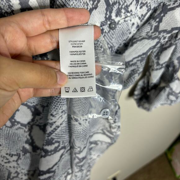 Kut from the Kloth Sinclaire Snake Print Button Up Blouse Women's Size Small - Picture 7 of 11